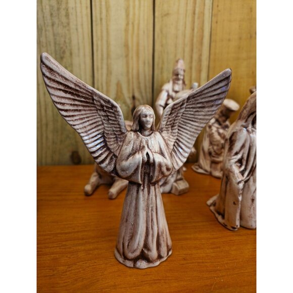 Hand-Painted Ceramic Nativity Scene Set With 12 Figurines Including Holy Family - Picture 16 of 16